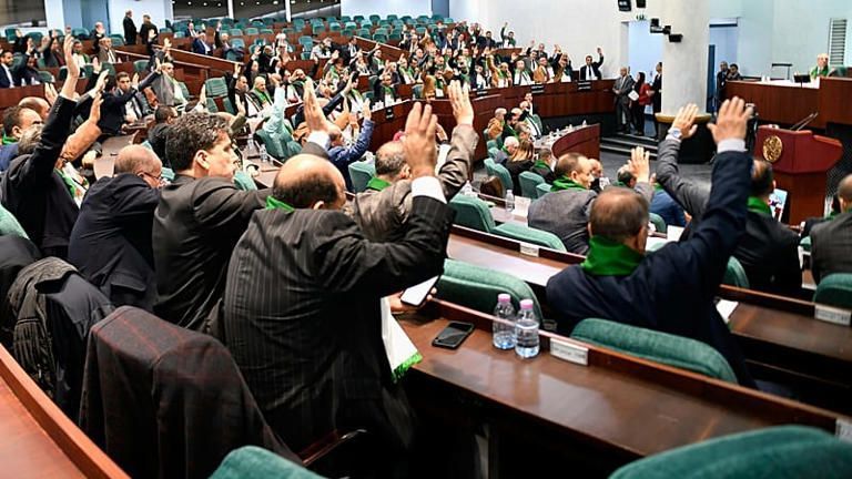NOS POSITIONS :  La loi algérienne criminalisant la colonisation française